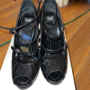 D&G Dolce Gabbana  black snakeskin strap sandals